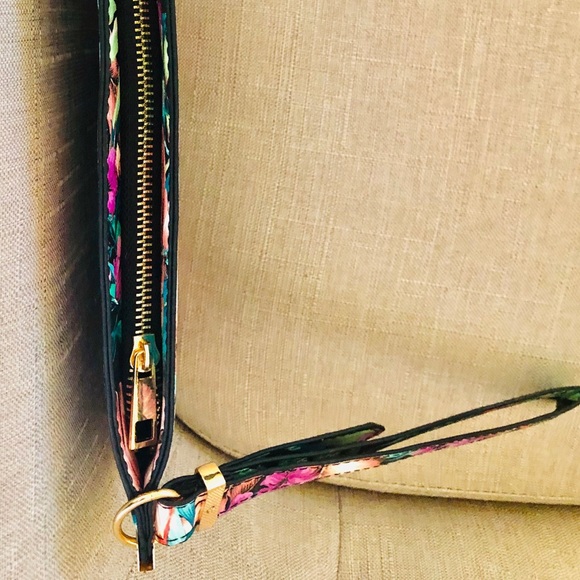 Take me away clutch bag with gold hardware - Picture 4 of 4